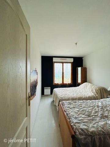 proche de chateaubriant , maison de plain-pied de 100 m2, sur un terrain de 3000m2, 3 chambres , et une dépend