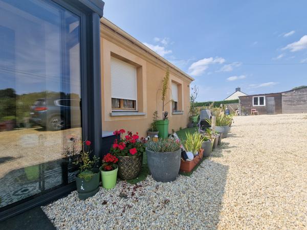 proche de chateaubriant , maison de plain-pied de 100 m2, sur un terrain de 3000m2, 3 chambres , et une dépend