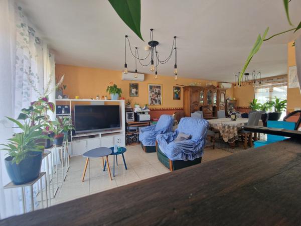 proche de chateaubriant , maison de plain-pied de 100 m2, sur un terrain de 3000m2, 3 chambres , et une dépend