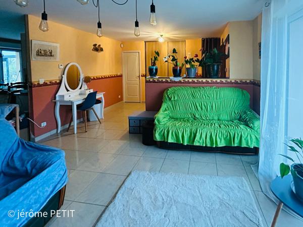 proche de chateaubriant , maison de plain-pied de 100 m2, sur un terrain de 3000m2, 3 chambres , et une dépend