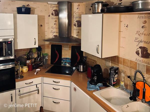 proche de chateaubriant , maison de plain-pied de 100 m2, sur un terrain de 3000m2, 3 chambres , et une dépend