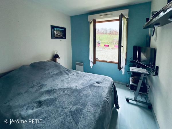 proche de chateaubriant , maison de plain-pied de 100 m2, sur un terrain de 3000m2, 3 chambres , et une dépend