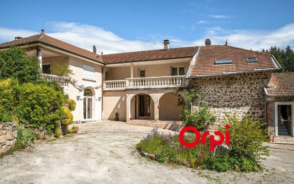 Maison à vendre    8 pièces •  Saint-Vincent-de-Reins