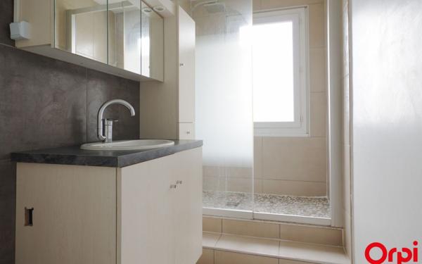 Appartement à louer    3 pièces •  Vénissieux
