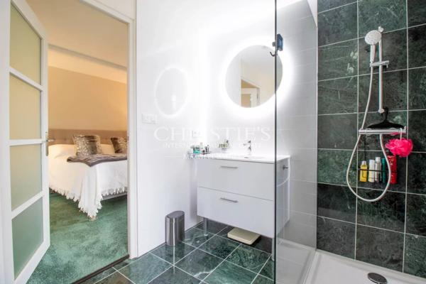 La Maison du Moulin, perchée au sommet d’une colline, offre des vues spectaculaires et panoramiques