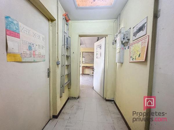 MAISON AVALLON AVEC TERRAIN ET DÉPENDANCES