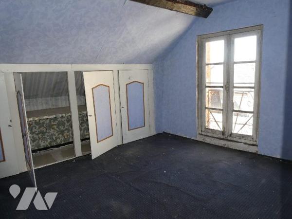 Dans bourg avec commerces et écoles