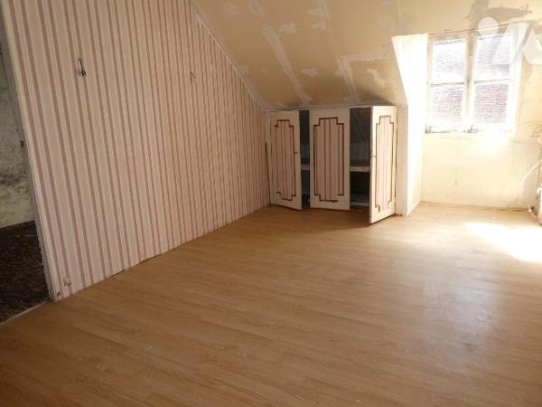 Dans bourg avec commerces et écoles