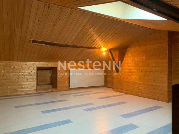 Local commercial à vendre en plein centre de Bressuire de 191m² avec cours.