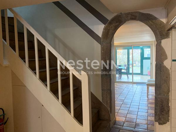 Local commercial à vendre en plein centre de Bressuire de 191m² avec cours.