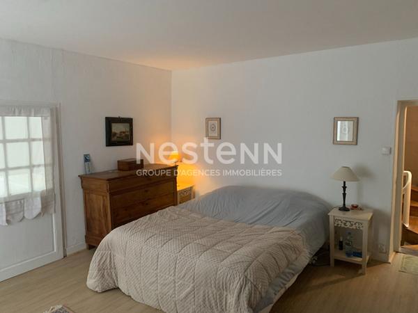 Local commercial à vendre en plein centre de Bressuire de 191m² avec cours.