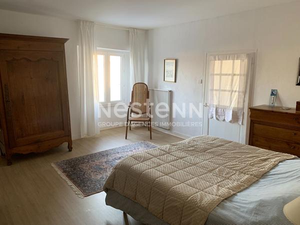 Local commercial à vendre en plein centre de Bressuire de 191m² avec cours.