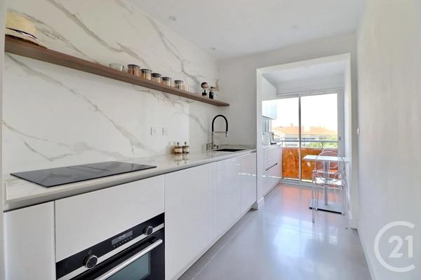 Appartement F3 à vendre  3 pièces - 68,49 m 2   FREJUS  - 83