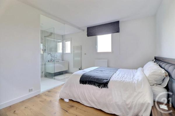 Appartement F3 à vendre  3 pièces - 68,49 m 2   FREJUS  - 83