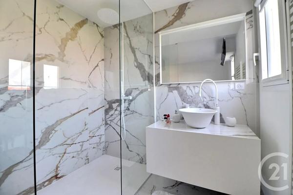 Appartement F3 à vendre  3 pièces - 68,49 m 2   FREJUS  - 83