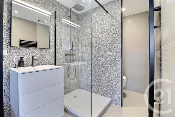 Appartement F3 à vendre  3 pièces - 68,49 m 2   FREJUS  - 83