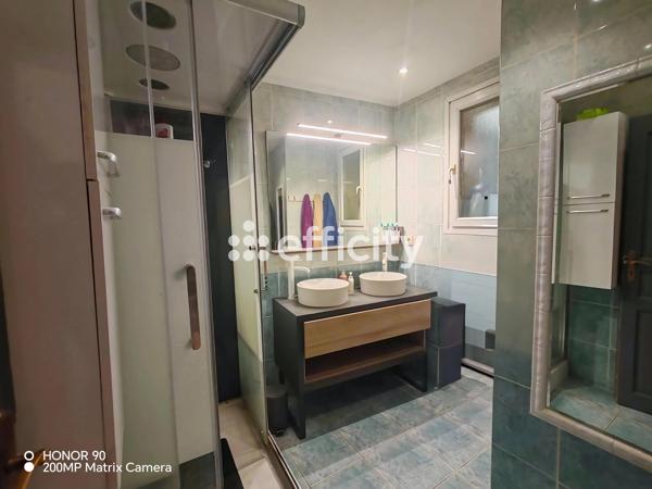 Maison
         4 pièces
        - 88 m² Exclusivité 265 000 € *