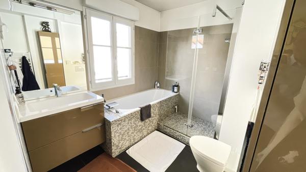 PUTEAUX HYPER-CENTRE – RARE MAISON AVEC JARDIN – 135 M² – 3/4 CHAMBRES – 2 PARKINGS