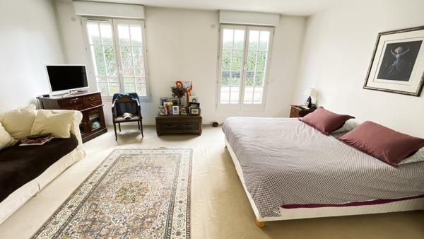 PUTEAUX HYPER-CENTRE – RARE MAISON AVEC JARDIN – 135 M² – 3/4 CHAMBRES – 2 PARKINGS