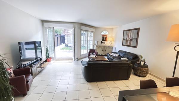 PUTEAUX HYPER-CENTRE – RARE MAISON AVEC JARDIN – 135 M² – 3/4 CHAMBRES – 2 PARKINGS