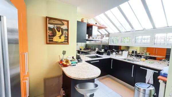 PUTEAUX HYPER-CENTRE – RARE MAISON AVEC JARDIN – 135 M² – 3/4 CHAMBRES – 2 PARKINGS