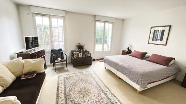 PUTEAUX HYPER-CENTRE – RARE MAISON AVEC JARDIN – 135 M² – 3/4 CHAMBRES – 2 PARKINGS