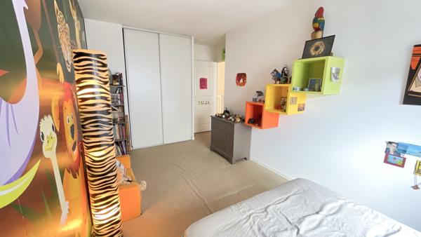 PUTEAUX HYPER-CENTRE – RARE MAISON AVEC JARDIN – 135 M² – 3/4 CHAMBRES – 2 PARKINGS