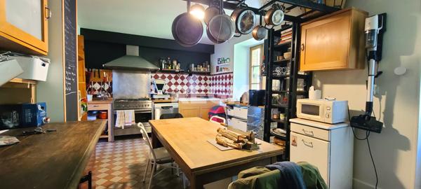 Pontgibaud (63230) Pontgibaud. Villa-Maison d'hôtes 320 m².