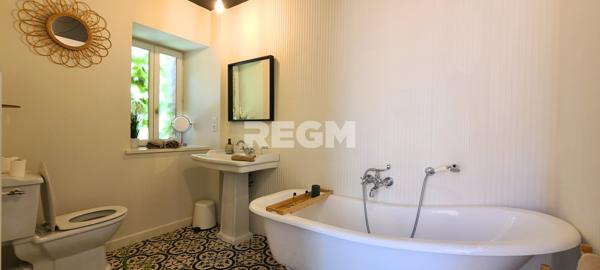 Pontgibaud (63230) Pontgibaud. Villa-Maison d'hôtes 320 m².