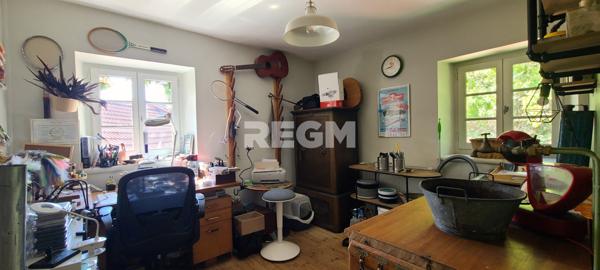 Pontgibaud (63230) Pontgibaud. Villa-Maison d'hôtes 320 m².