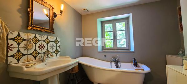 Pontgibaud (63230) Pontgibaud. Villa-Maison d'hôtes 320 m².