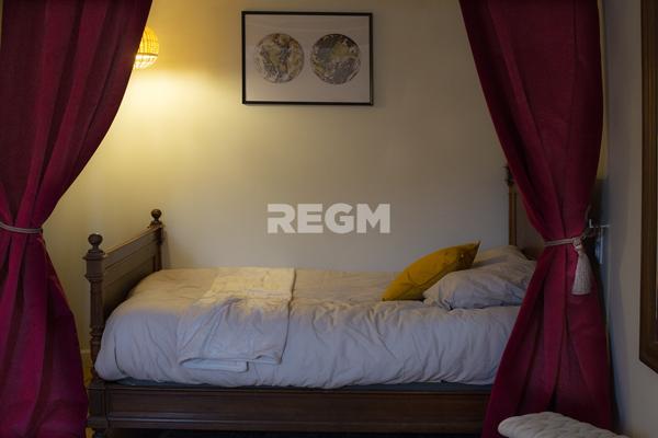 Pontgibaud (63230) Pontgibaud. Villa-Maison d'hôtes 320 m².