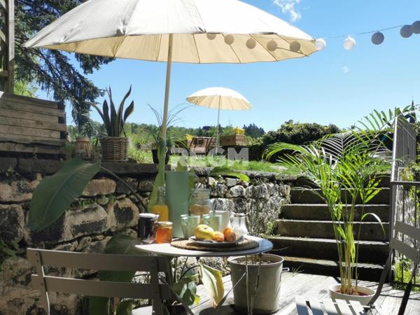 Pontgibaud (63230) Pontgibaud. Villa-Maison d'hôtes 320 m².