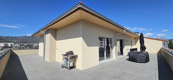 Gap (05000) Rooftop de 122 m² avec terrasse Panoramique et Grand Garage à Gap