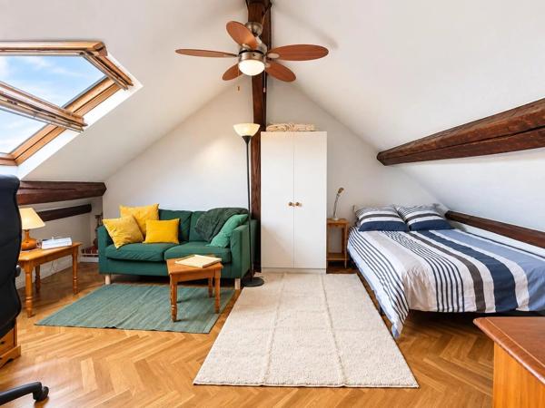 Vente                                                      Appartement
                        
                     1 pièces                      16 m2                     à Fontainebleau