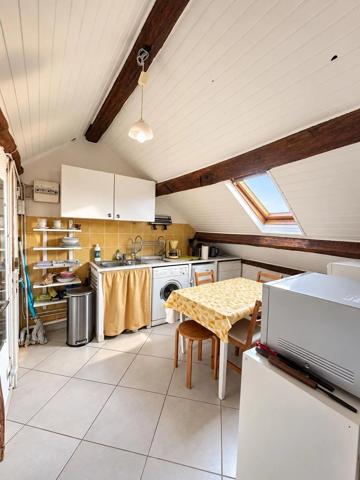 Vente                                                      Appartement
                        
                     1 pièces                      16 m2                     à Fontainebleau