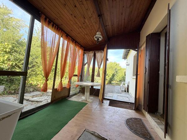 ROQUEFORT- Maison de plain pied à vendre de 90 m² avec un fort potentiel à rénover 3 chambres garage et jardin dans un environnement calme.