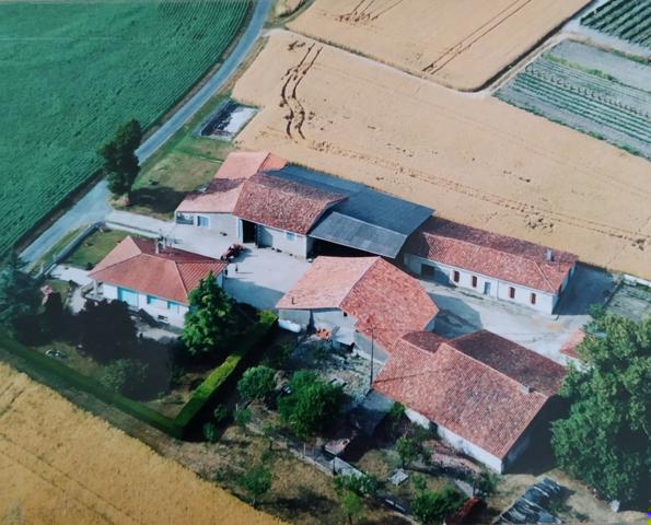 CADRE EXCEPTIONNEL POUR CETTE ANCIENNE FERME SANS AUCUN VOISIN, NI VIS A VIS - 6 HECTARES