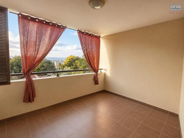 Investissement locatif – Studio avec terrasse, vue mer et parking à Montgaillard