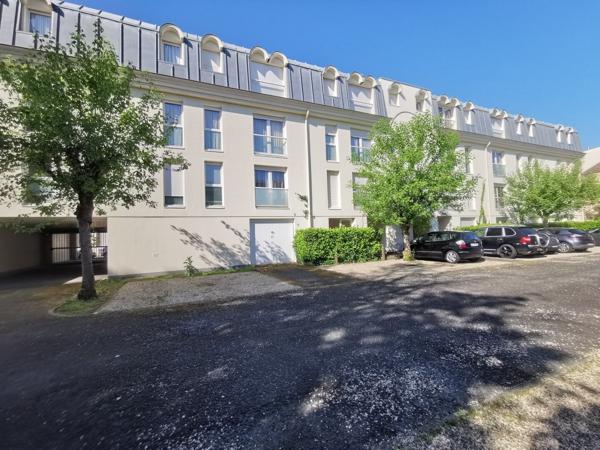 Chartrons. Studio + parking couvert