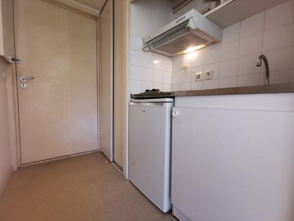 Chartrons. Studio + parking couvert