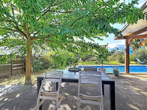 Saint-Jean-de-Moirans, maison de plain-pied avec piscine, grand sous-sol et vue sur les massifs