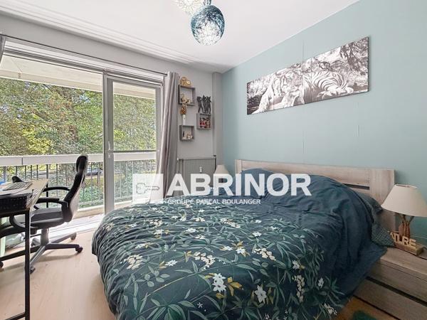CROIX BARBIEUX - Type 3 de 77.5 m² habitables - Balcon, cave et garage. CROIX