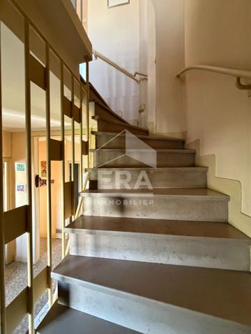 Maison familiale avec grand jardin, cour et sous-sol total