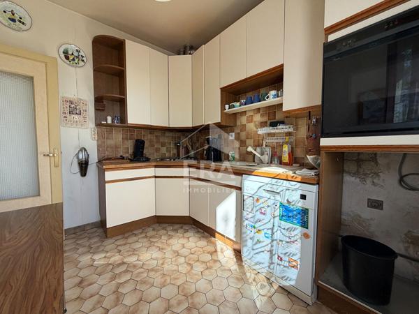 Maison familiale avec grand jardin, cour et sous-sol total