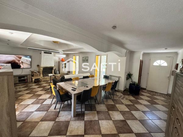 Villa T5 traditionnelle de 165 m² avec piscine et grand garage.