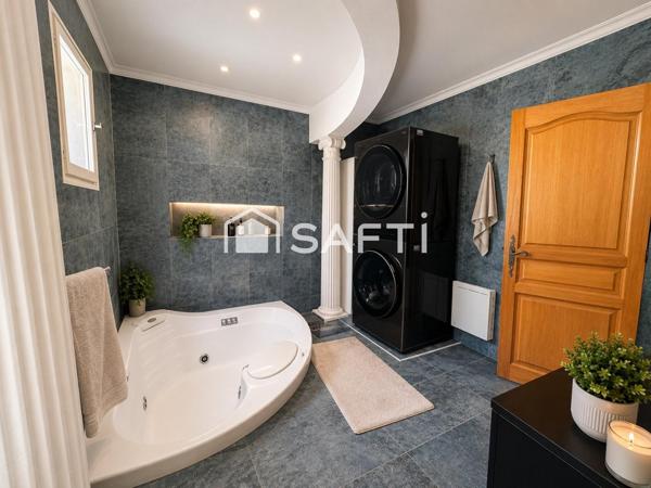 Villa T5 traditionnelle de 165 m² avec piscine et grand garage.