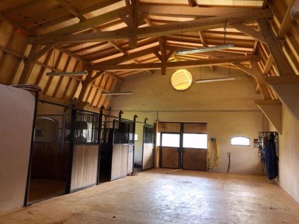 Magnifique manoir en pierre du 17 ème siècle.