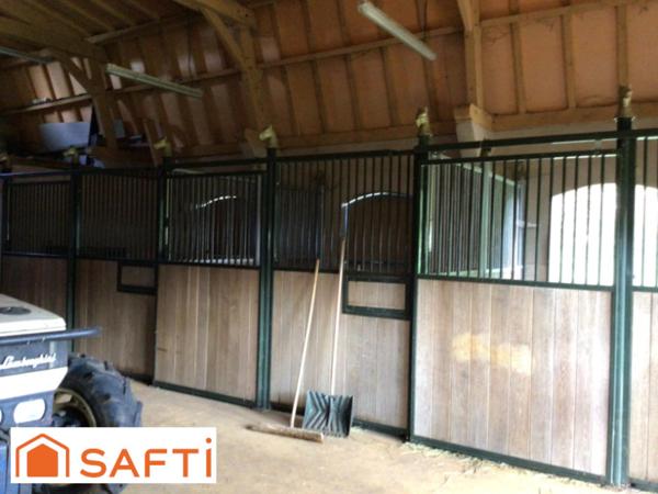 Magnifique manoir en pierre du 17 ème siècle.