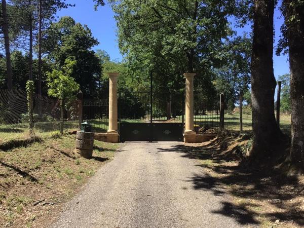 Magnifique manoir en pierre du 17 ème siècle.
